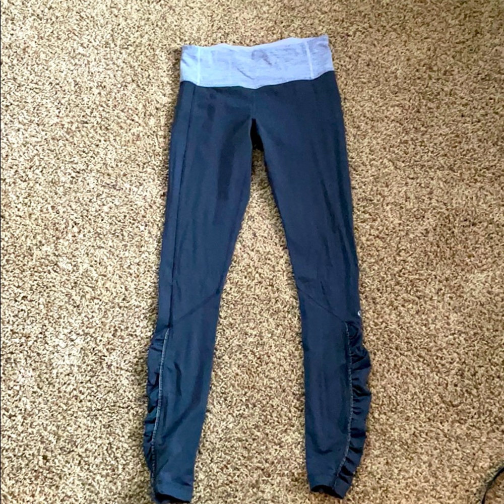 Gray Lululemon leggings 🌸